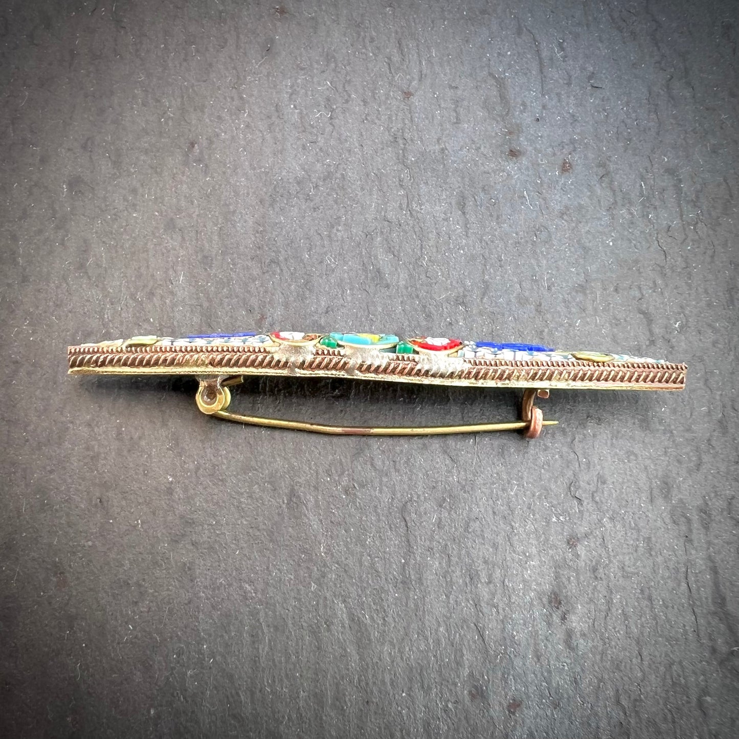 Broche ancienne en micromosaïque