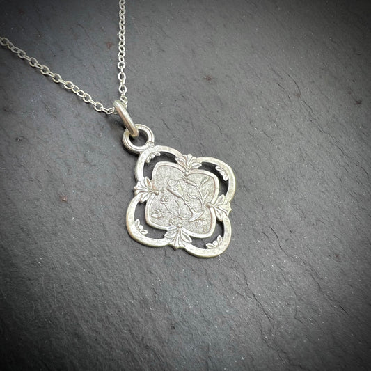 Médaille de communion quadrilobée en argent