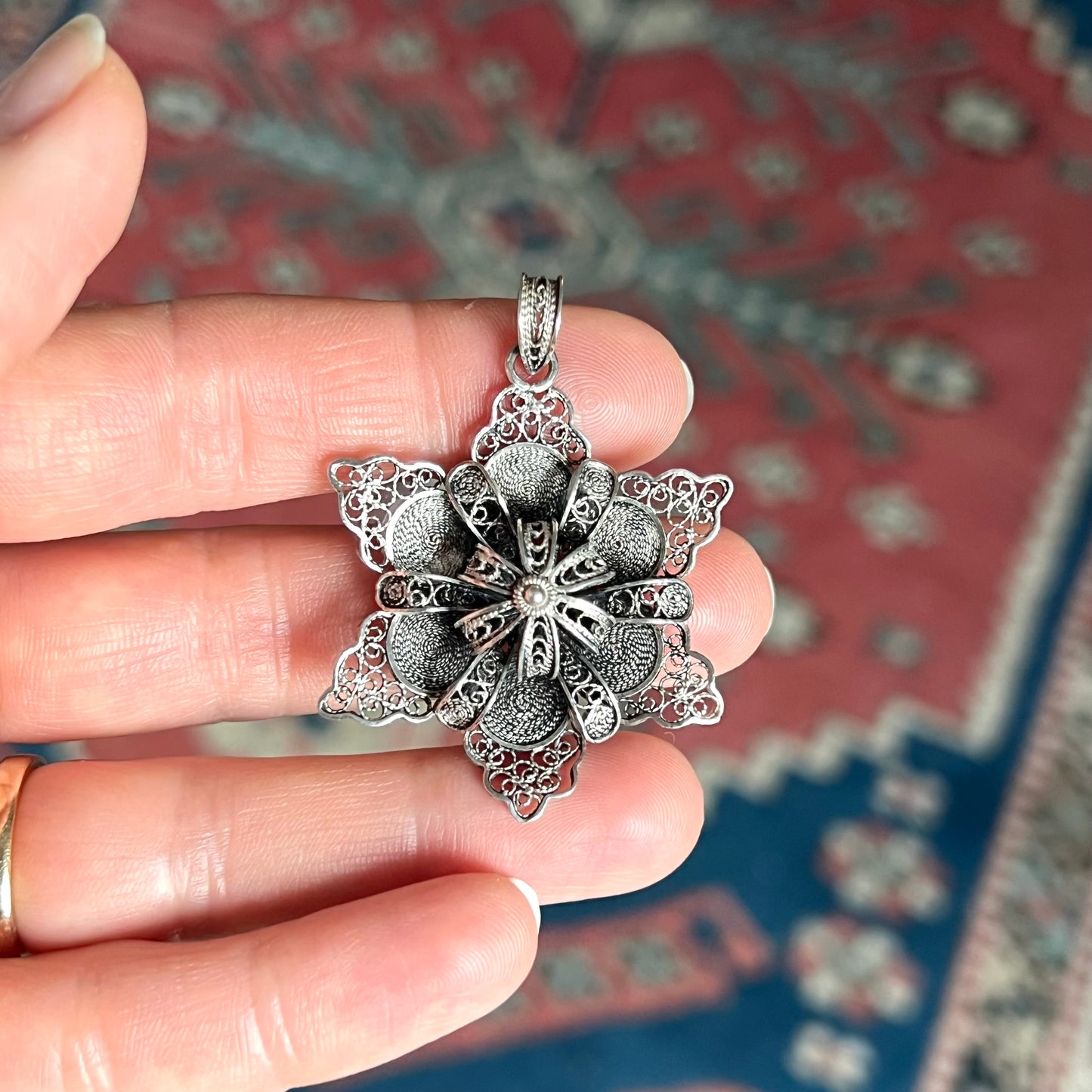 Pendentif fleur en argent filigrané