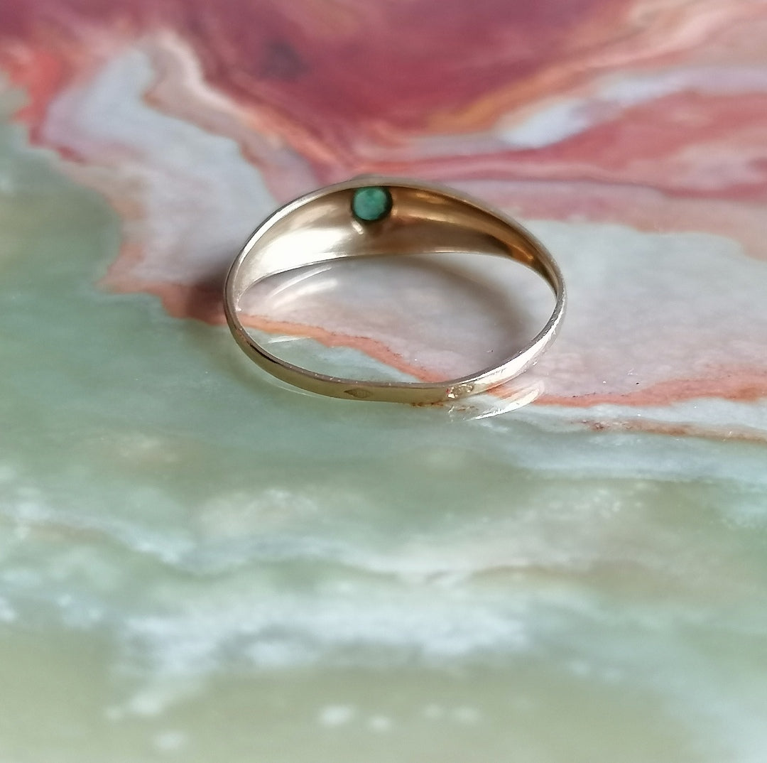 Bague jonc émeraude en or jaune 18kt