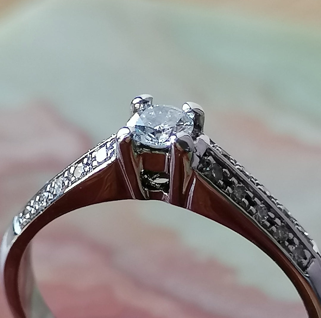 Bague de fiançailles diamants en or blanc 18kt