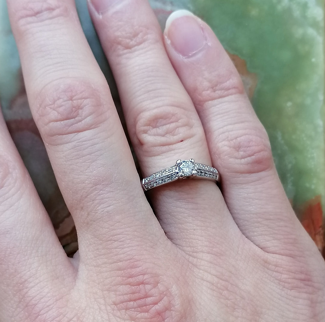 Bague de fiançailles diamants en or blanc 18kt