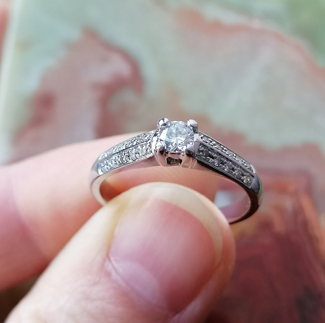 Bague de fiançailles diamants en or blanc 18kt