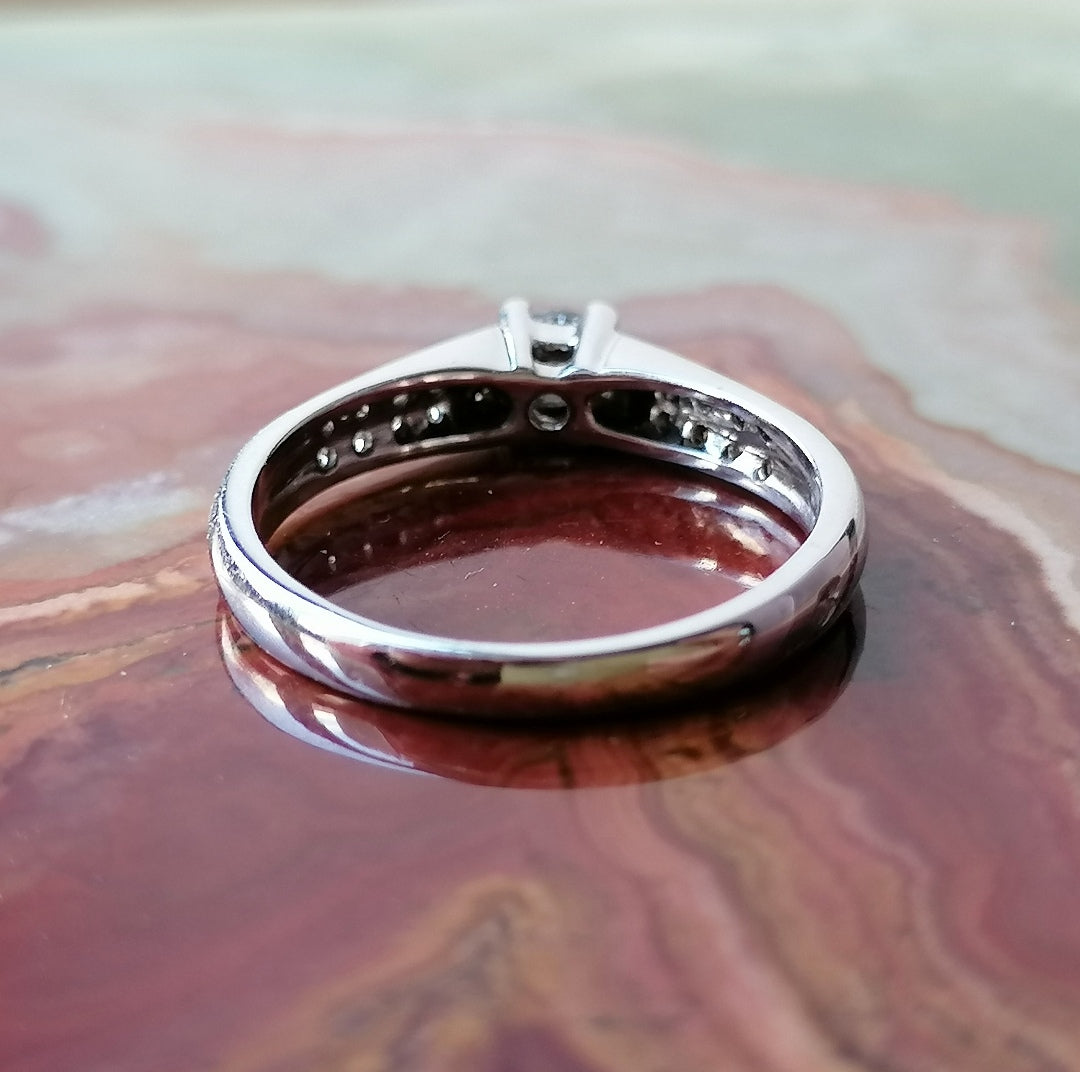 Bague de fiançailles diamants en or blanc 18kt