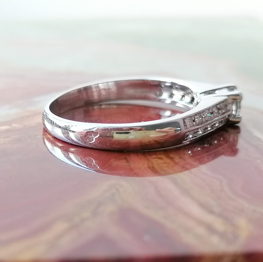 Bague de fiançailles diamants en or blanc 18kt